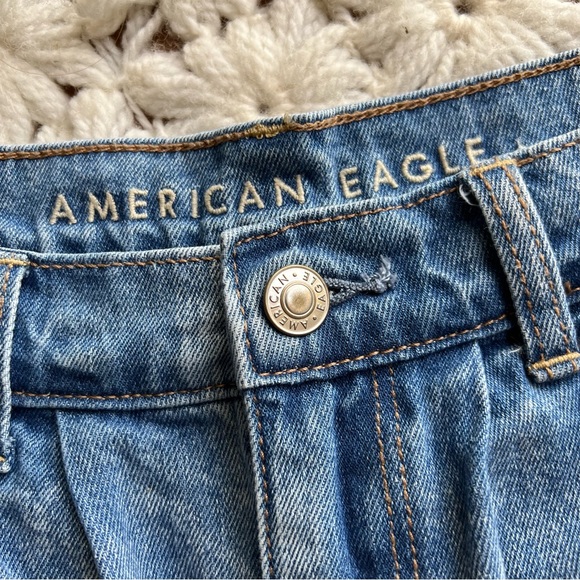AMERICAN EAGLE High Rise Mom Short Pleated Cuffed Jean Shorts Denim Size  2 - Picture 4 of 12